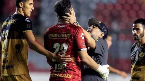 Maradona se va a enojar: iba a llegar a Gimnasia pero jugará en Paraguay