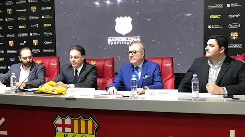 Las autoridades de Barcelona SC en conferencia de prensa.