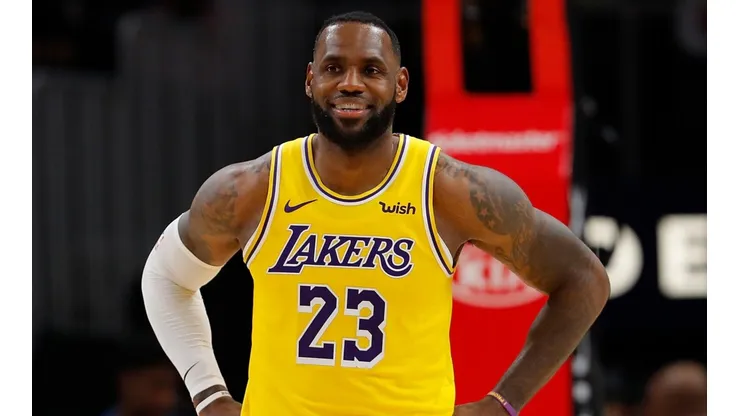LeBron, sin pelos en la lengua, le tiró un mensajito a las estrellas que se ausentan.