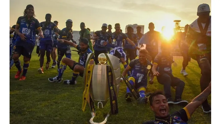 Delfín gritó campeón por primera vez en su historia.