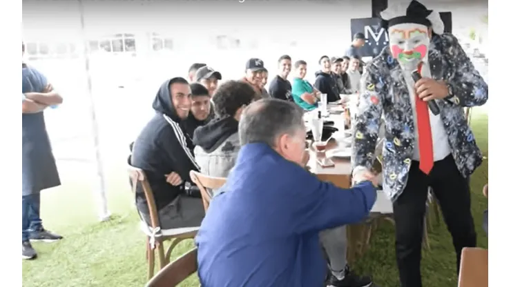 ¡Brincos Dieras trolleó a Ricardo Peláez!