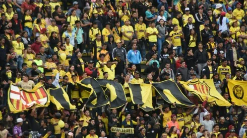 La numerosa hinchada de Barcelona Sporting Club.