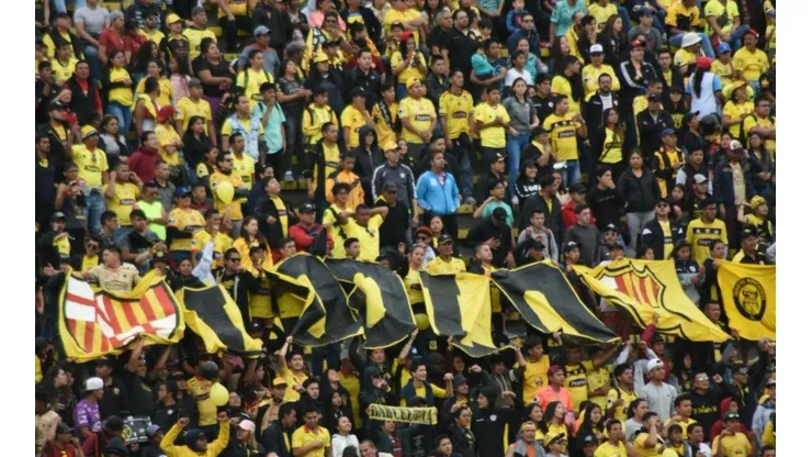 La numerosa hinchada de Barcelona Sporting Club.
