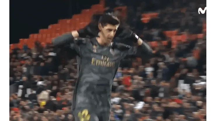 Como loco: Courtois festejó a lo Riquelme el empate del Real Madrid