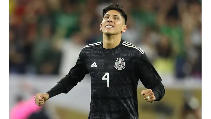 Edson Álvarez felicitó a un jugador de Chivas Sub-17