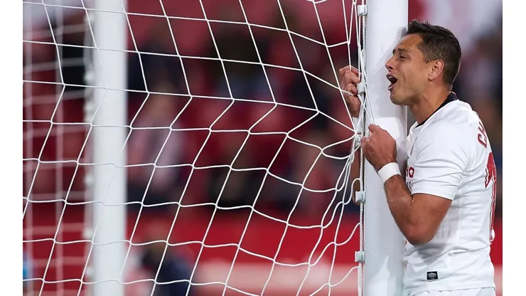 Chicharito no pudo ayudar a su equipo, que perdió nuevamente y se alejó de Barcelona.