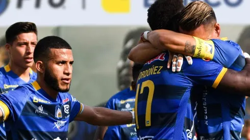 El festejo de los jugadores de Delfín.