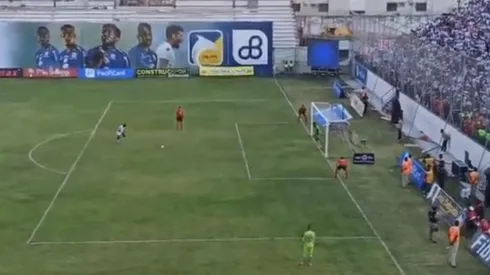 El remate contenido por Pedro Ortiz.