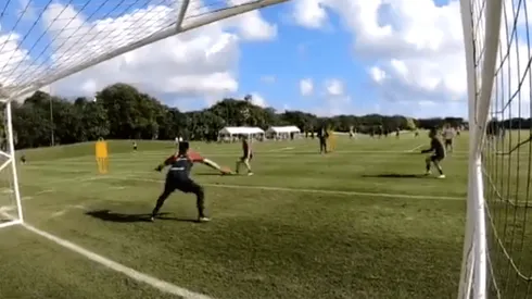 Impresionante parada a quemarropa de Toño Torres