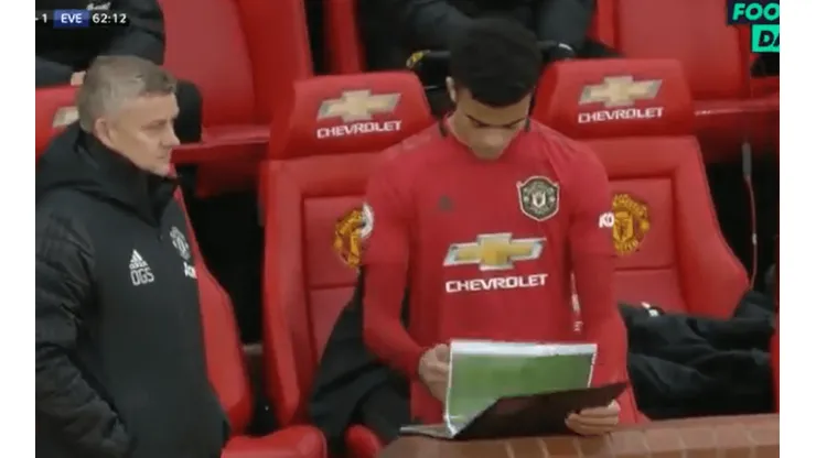 No llegó a estudiar: jugador del United repasó los apuntes antes de entrar