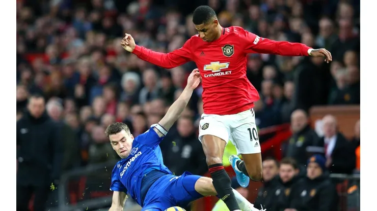 No le sirve: el United empató de local ante Everton y no levanta cabeza