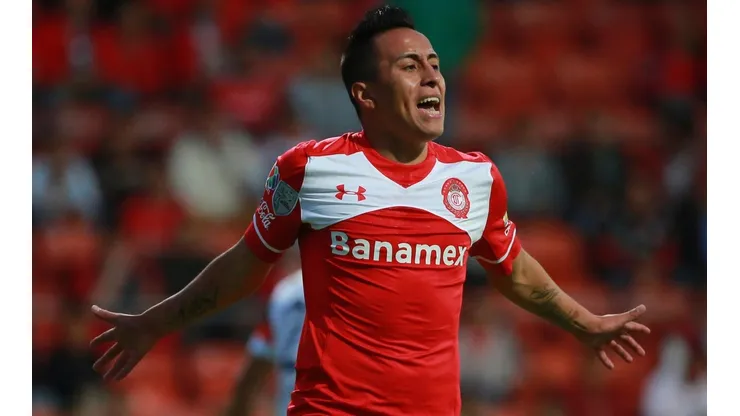 Christian Cueva en su paso por Toluca.