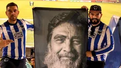 El homenaje de unos aficionados de Rayados a Celso Piña en Qatar