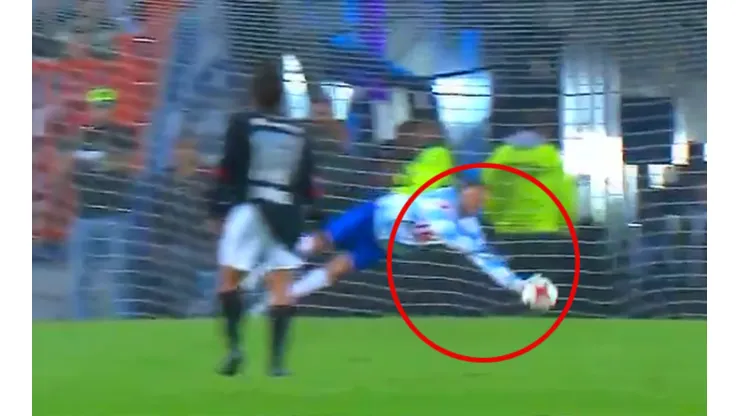 ¡El Chaco Giménez fue portero! Gran salvada ante Damián Álvarez