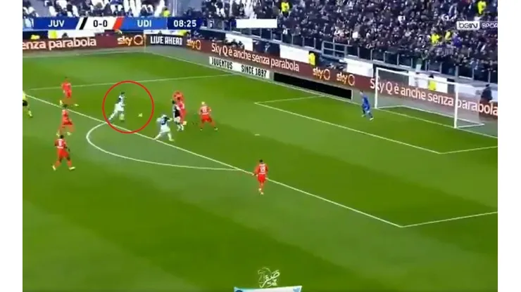 Dybala la bajó de pecho y le quedó a Cristiano, que le pegó de primera para el gol de la Juventus