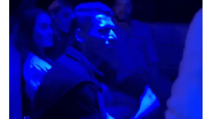 Héctor Moreno celebró junto a la afición de Rayados en Catar