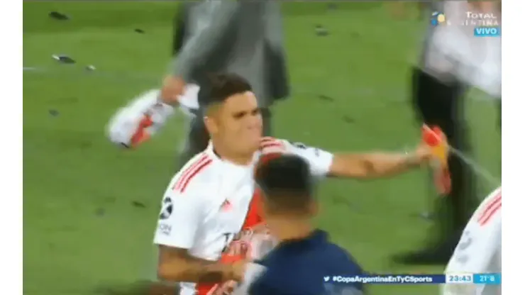 Video: Quintero se volvió loco en los festejos y persiguió a todos
