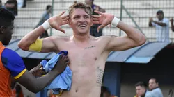 Carlos Garcés, figura de Delfín.