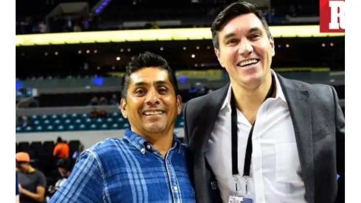 El inmortal y Nájera viendo NBA.