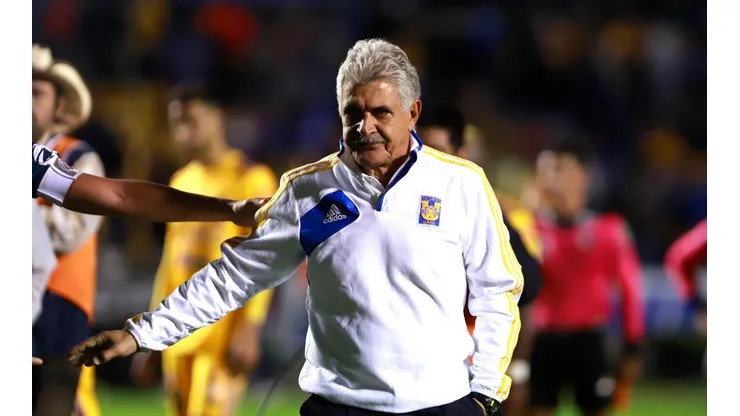 A Ferretti siempre le arman equipazos.