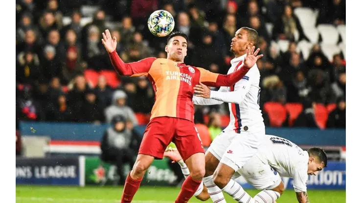 Radamel Falcao en su último juego de Champions League contra el PSG en Francia.