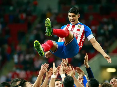 La afición de Chivas no pudo contener la emoción en la despedida de Alan Pulido