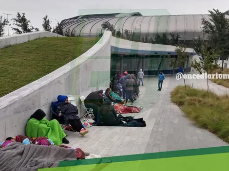 Afición de Monterrey acampa afuera del BBVA por un boleto de la final