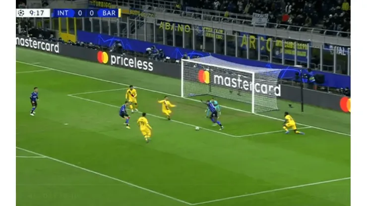 Lukaku hizo todo bien, le iba a marcar un golazo al Barcelona, pero llegó Lenglet