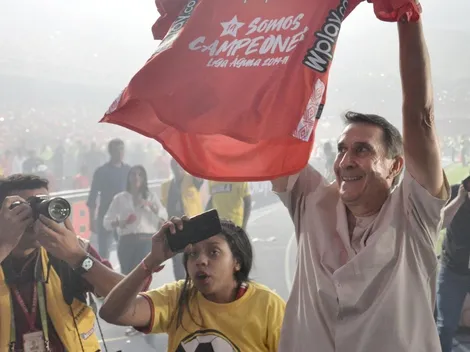 Guimaraes bromea con cobrar derechos por sus camisas y aclara que no son baratas