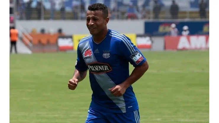 Pedro Quiñónez defendiendo la camiseta de Emelec.