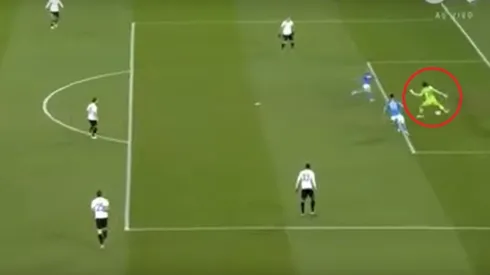 El grosero error del arquero más joven en la historia de la Champions