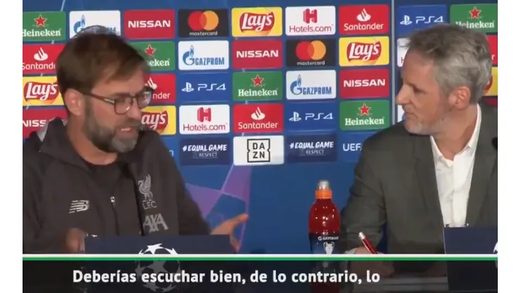Hicieron enojar a Klopp: tremendo reto en vivo a un traductor