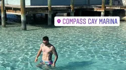 No le teme a nada: Gignac nadó con tiburones