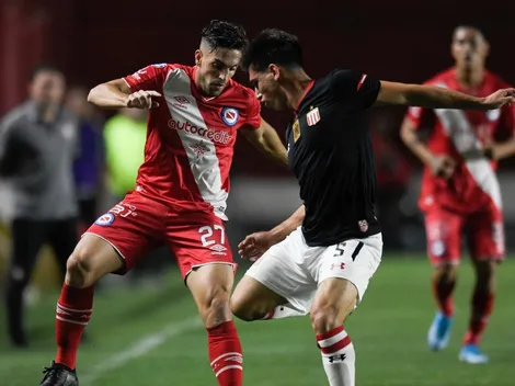 Argentinos no pudo mantener la ventaja ante Estudiantes pero igual es único puntero