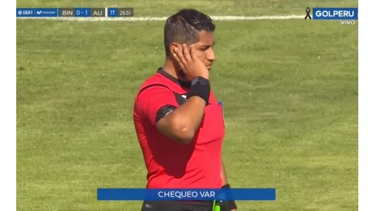 Michael Espinoza fue el árbitro en Juliaca.