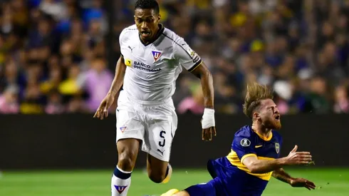 Antonio Valencia enfrentando a Boca Juniors.