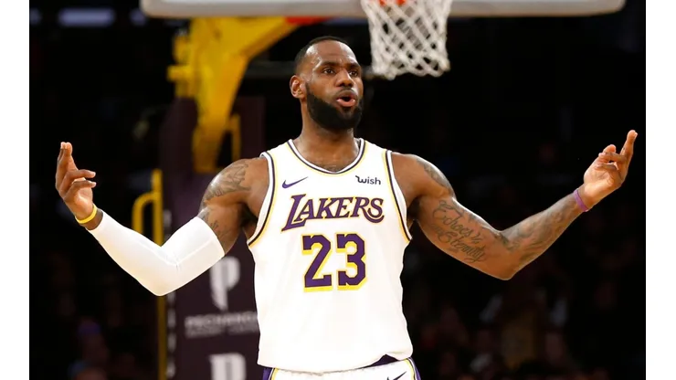 LeBron se burló de sus críticos con un mensaje y vídeo épicos