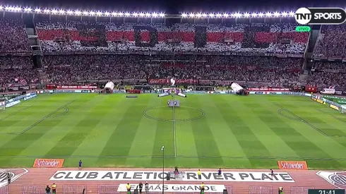 Para que Boca no se olvide: el mosaico de la hinchada de River antes del 9-12