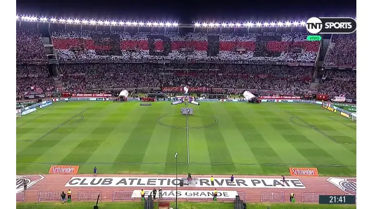 Para que Boca no se olvide: el mosaico de la hinchada de River antes del 9-12