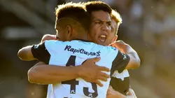 El festejo de los jugadores de Gimnasia.