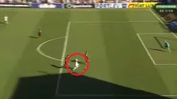 Gran remate cruzado de Carlos Sánchez.