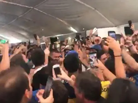 Descontrol total: así votó Juan Román Riquelme