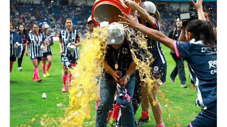 Los festejos y el delirio de las Rayadas con la afición por el título