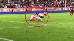 Miguel Layún consoló a Cristian Calderón una vez finalizado el encuentro.