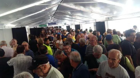 Amenaza de suspensión: las elecciones en Boca arrancaron muy irregulares