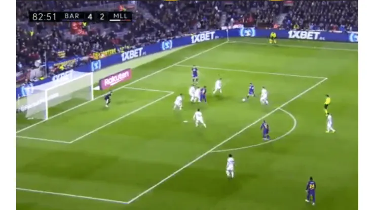 Perfecto: Messi le pegó de primera y la clavó de un ángulo para el tercero