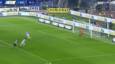 Una bestia: Szczesny atajó el penal pero fue mejor su atajada en el rebote