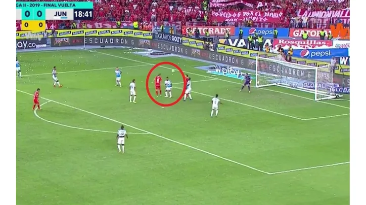 Así fue el autogol de Sebastián Viera para el primer gol de América en al final.