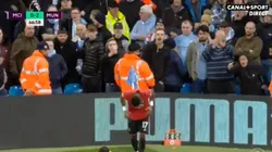 Los hinchas del City le tiraron de todo a Fred y le hicieron gestos racistas