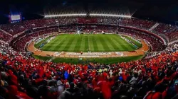 Foto del estadio Monumental en plena fiesta.
